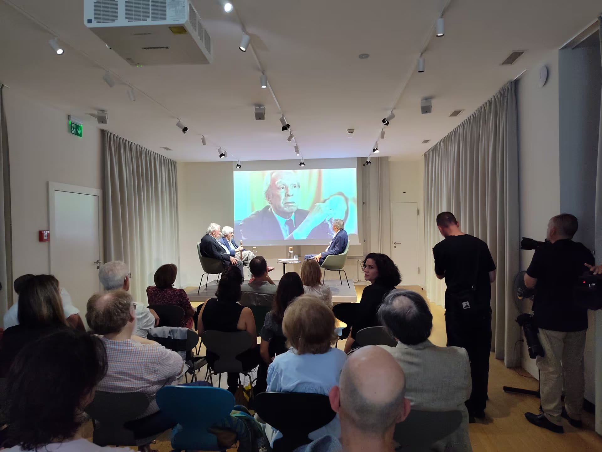 Las presentaci&oacute;n del libro de la colecci&oacute;n Borges en Ginebra.