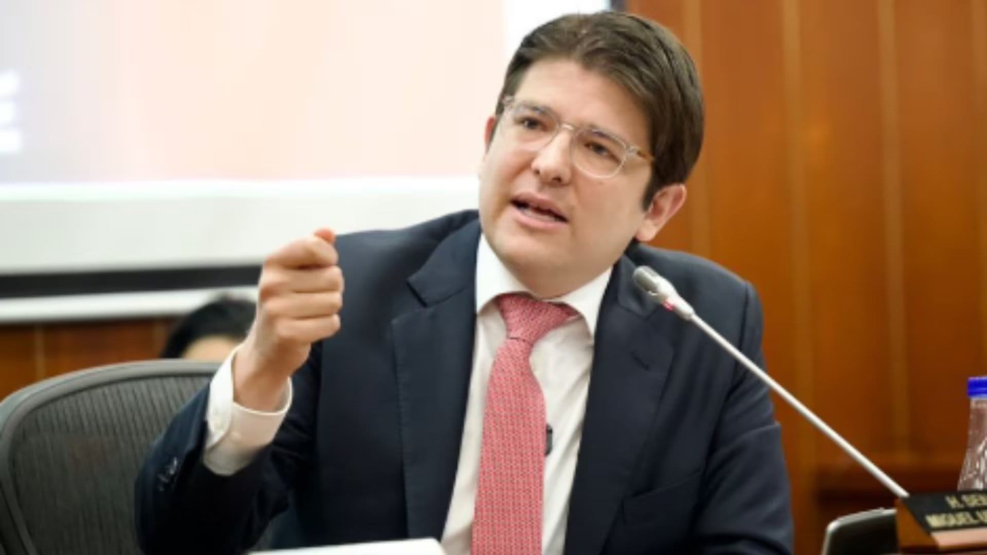 La esposa del senador precisó que en su entorno no identificaban “una amenaza real como tal”. Lo que sí describió fue un miedo persistente al verlo, según sus palabras, “bravear así de duro al Gobierno” - crédito @migueluribet/Instagram