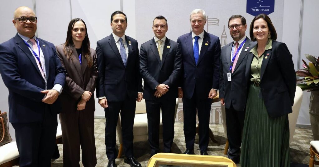En la Cumbre del Mercosur el presidente Daniel Noboa consolidó alianzas bilaterales con Paraguay, Chile y Bolivia