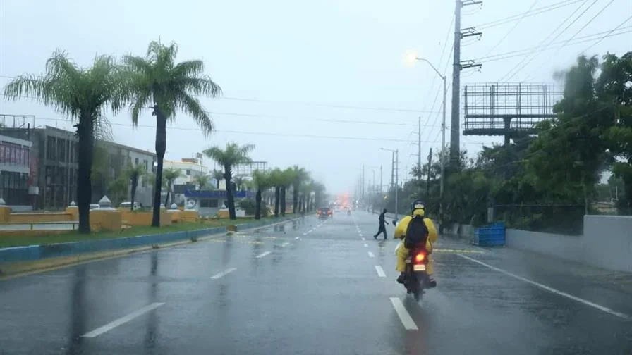 Onda tropical y vaguada provocarán lluvias en varias provincias