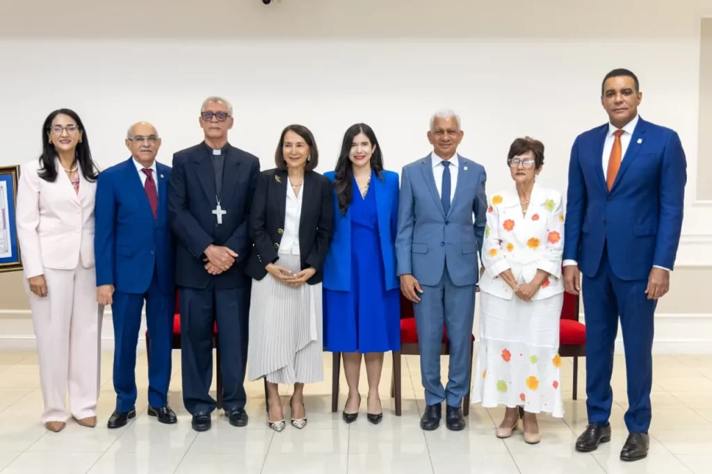 Senado de la República reconoce a figuras de la literatura, la educación, la cultura y el servicio social
