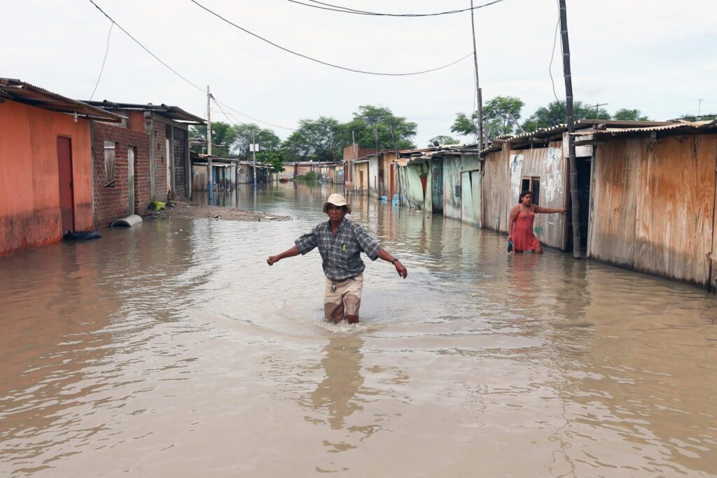 Perú declara estado de emergencia en 796 distritos por riesgo de lluvias de El Niño