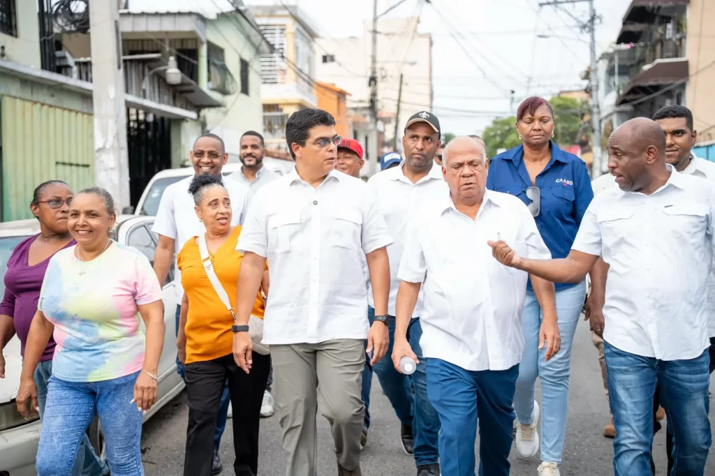 Caasd mejora servicio en barrio Villa Juana