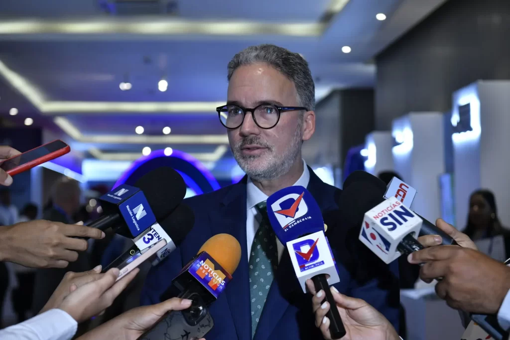 AIRD alerta alzas comisión a plásticos y transacciones