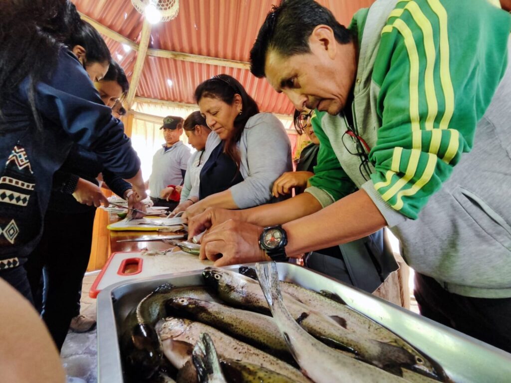 Productores de Píntag fortalecen sus capacidades en valor agregado de trucha