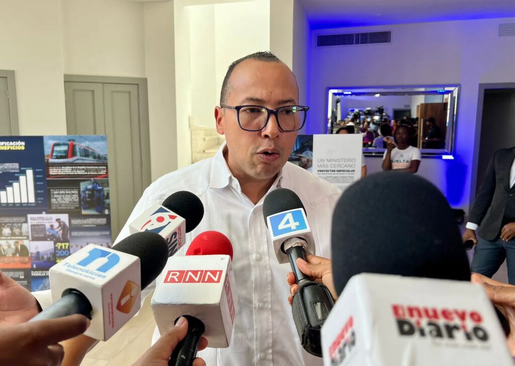 Pasaportes agilizará y entregará gratis documentos a dominicanos afectados en Venezuela