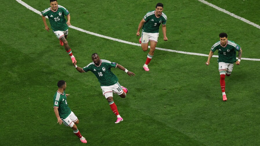 México avanza a octavos de final del Mundial tras derrotar 2-0 a Ecuador