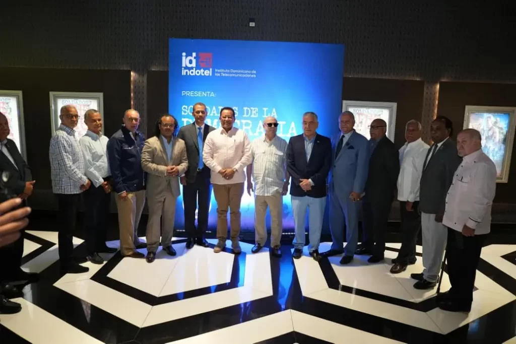 Alberto Zayas estrena Los Soldados de la Democracia, un documental que rescata un capítulo clave de la historia dominicana