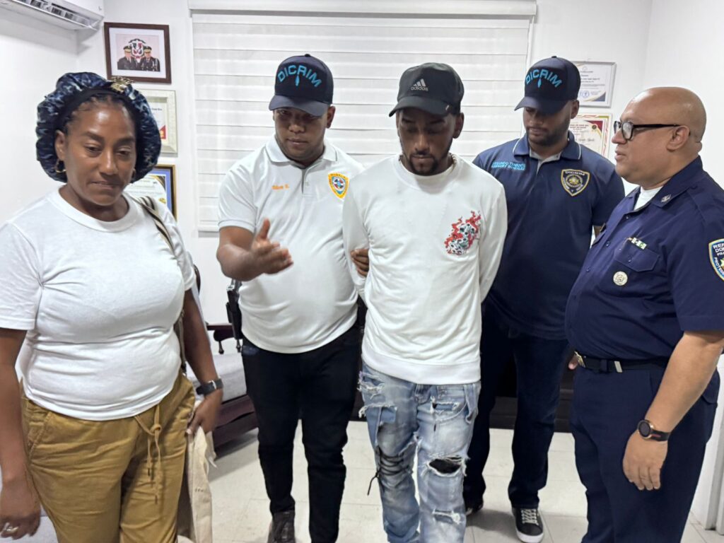 Se entrega a la Policía «El Lápiz», señalado por homicidio durante un atraco en Santiago