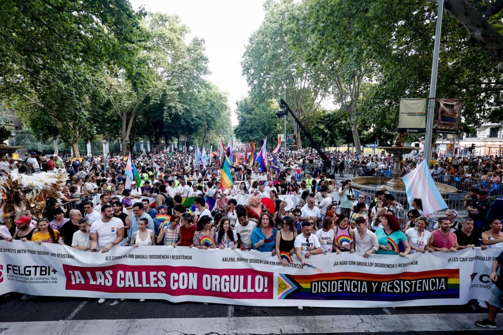 Madrid: Multitudinario desfile del Orgullo exige fin de la discriminación LGTBI
