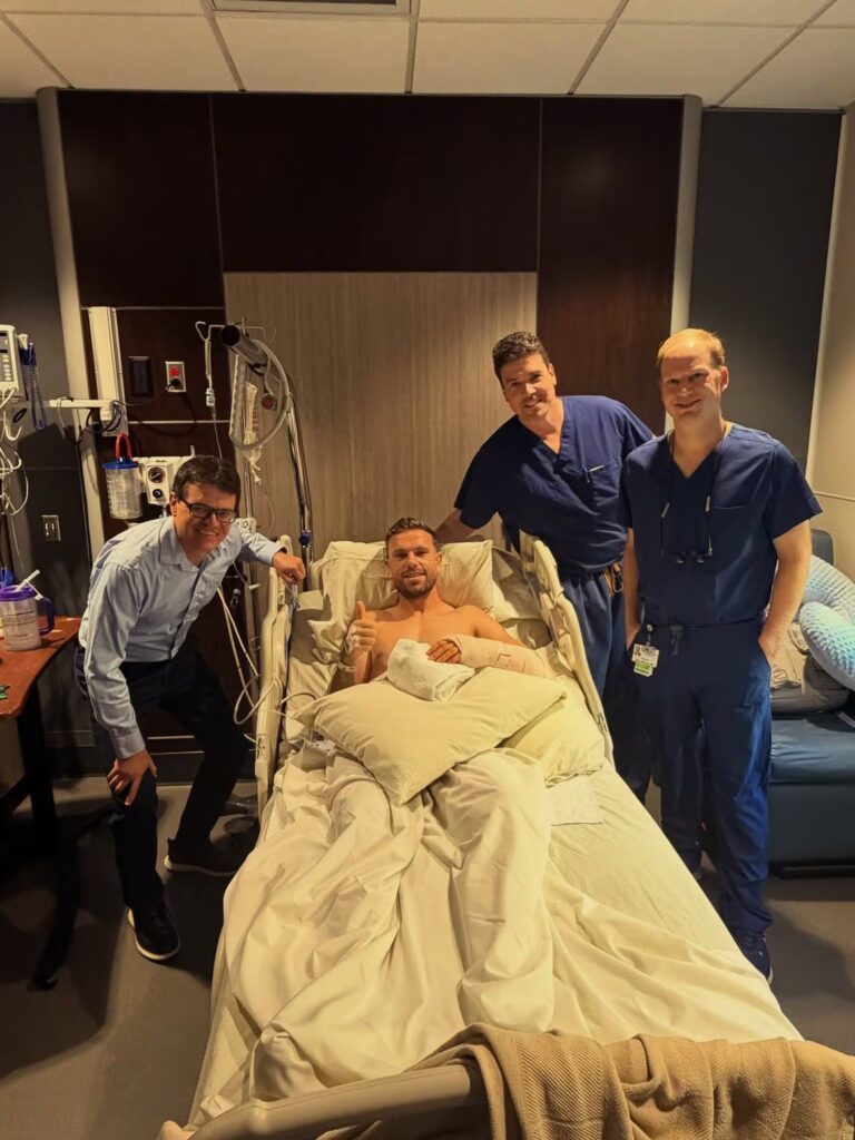 El mensaje de la figura de Inglaterra desde el hospital tras la operación por la insólita lesión que sufrió durante los festejos