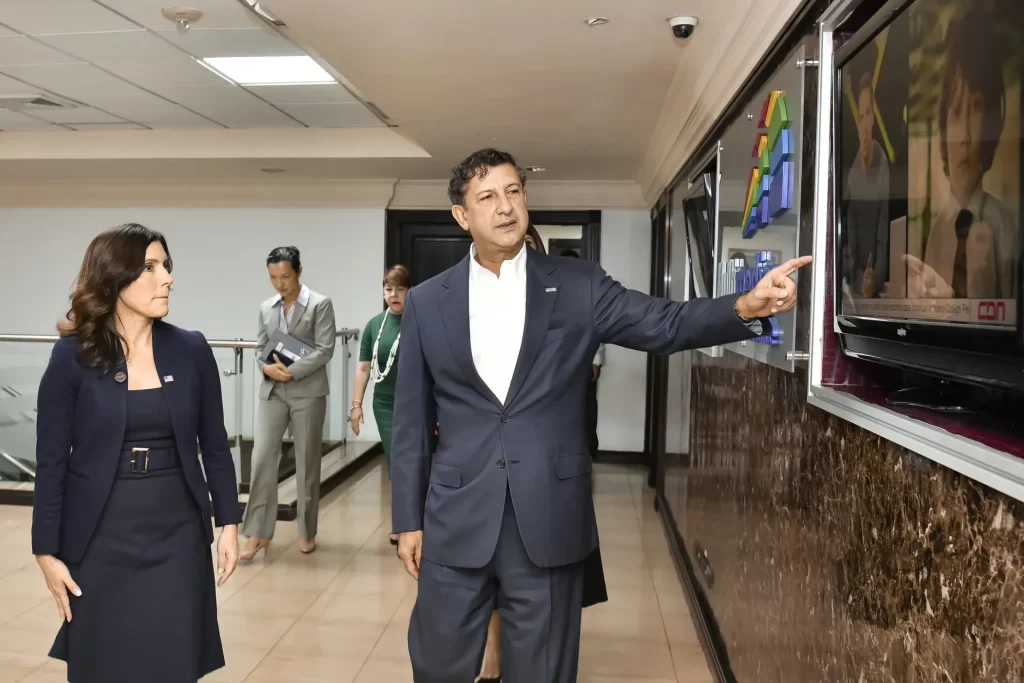 Embajadora de EE. UU. visita Multimedios del Caribe