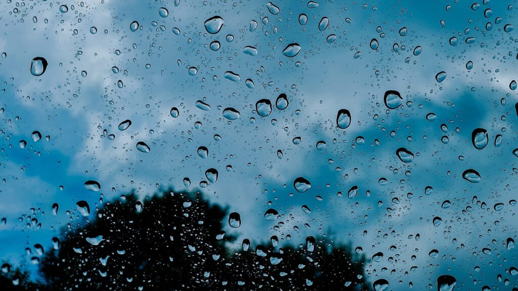 Aguaceros y tormentas continuarán este viernes; llaman a mantener precaución en provincias bajo alerta