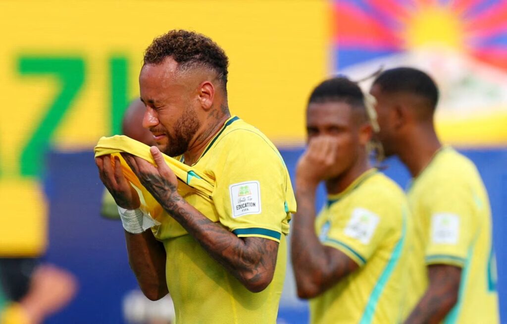 Carta de su padre pide a Neymar seguir jugando; Santos espera regreso