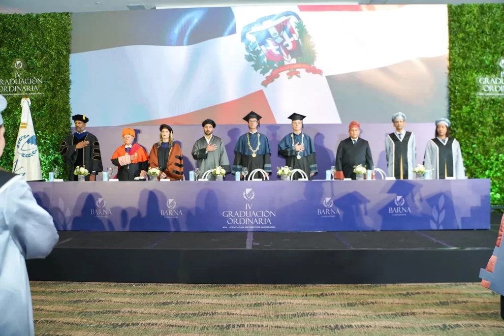 BARNA celebra su IV Graduación Ordinaria de la Licenciatura en Dirección Empresarial