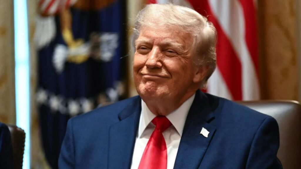 VIDEO: ¡La píldora mágica de Trump! Video hecho con IA muestra al presidente como médico ofreciendo pastilla para dejar de odiarlo