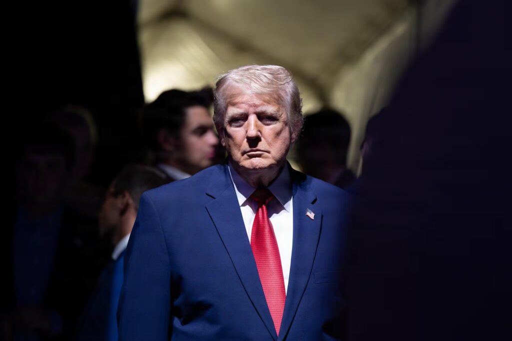 Trump afirma que EE.UU. controla Ormuz; Irán confirma cierre del estrecho