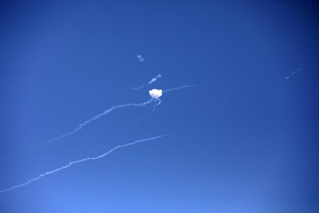 EEUU intensifica bombardeos contra Irán por tercera noche seguida