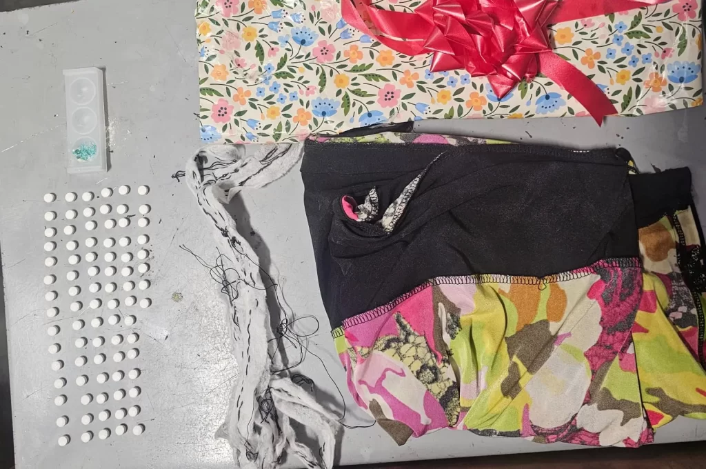 Encuentran más de 80 pastillas de cocaína en blusa