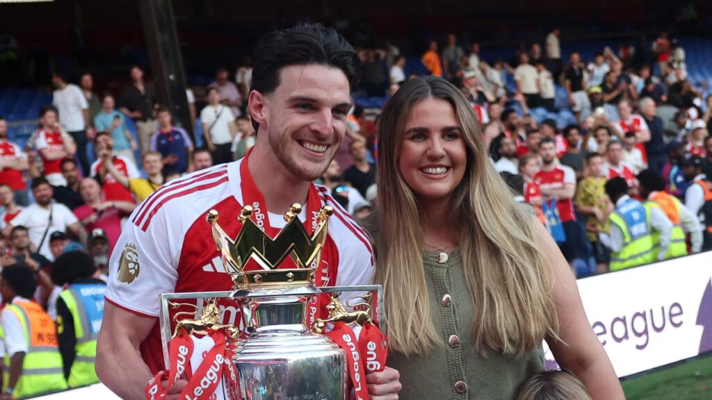 Declan Rice defiende a su novia Lauren Fryer del acoso por su físico