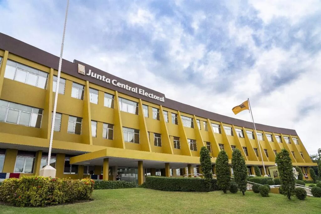 JCE suspende temporalmente regla sobre encuestas electorales