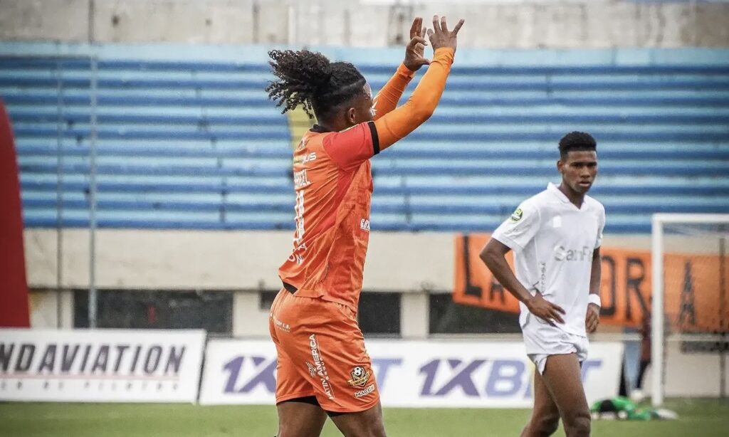 SOBRE EL FINAL: Libertad FC derrotó 1-0 a Técnico Universitario en Loja