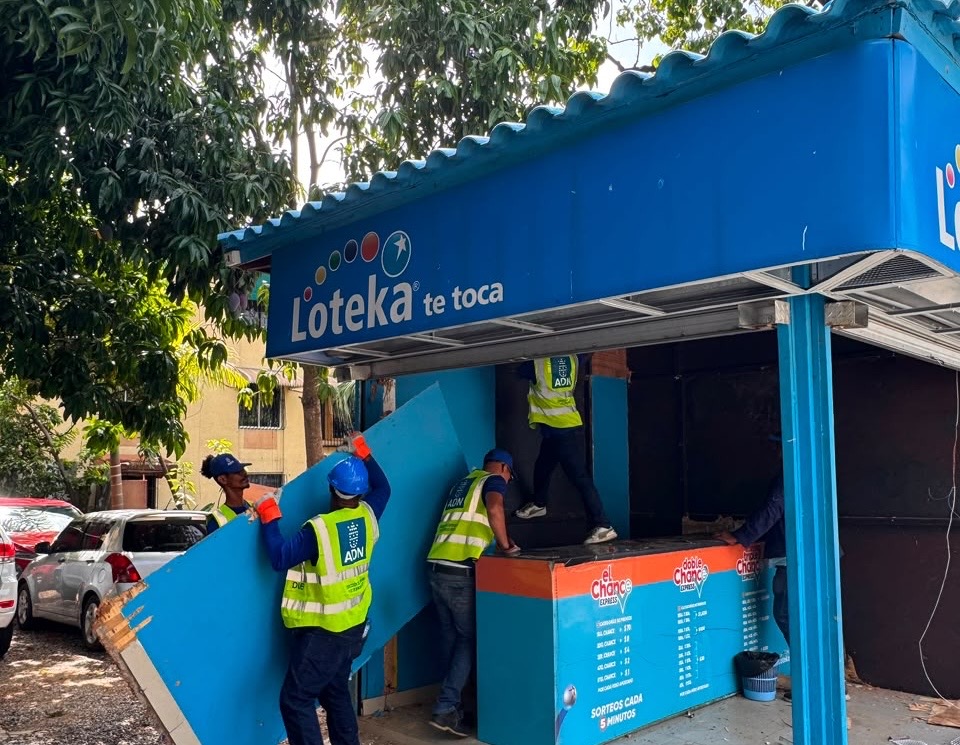ADN intensifica recuperación de áreas verdes y remueve bancas ilegales