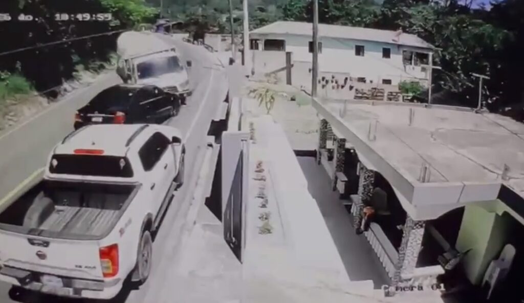 Colisión entre carro y camión deja varios heridos en Constanza