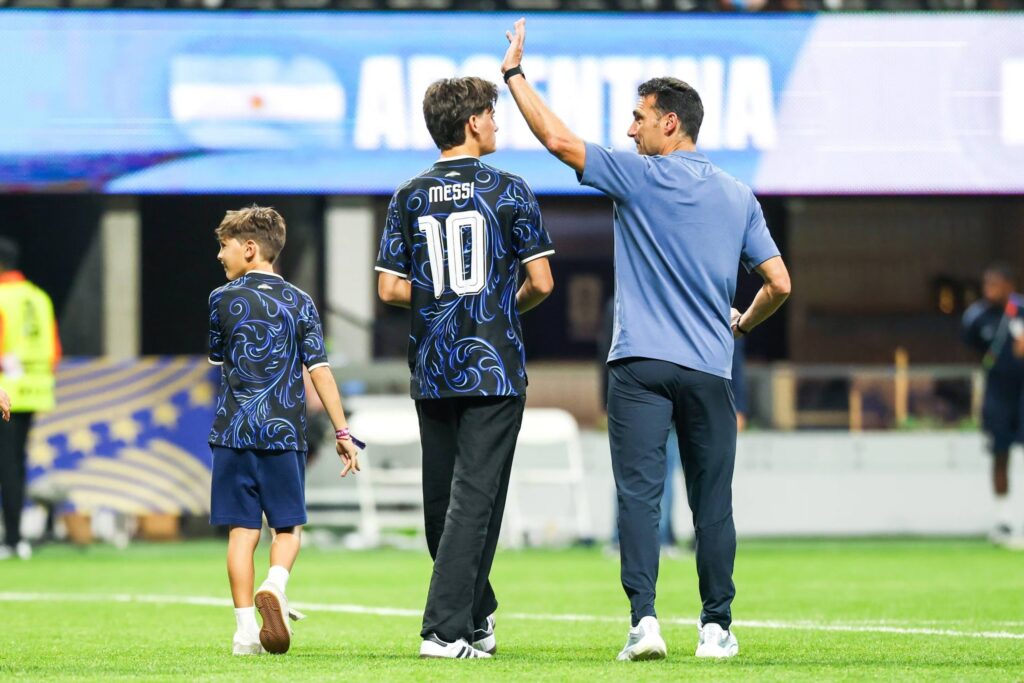 Scaloni se emociona con su familia tras el pase a la final del Mundial 2026