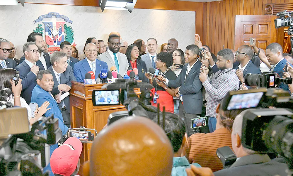 Rechazo a acciones legislativas afectan al partido oficialista