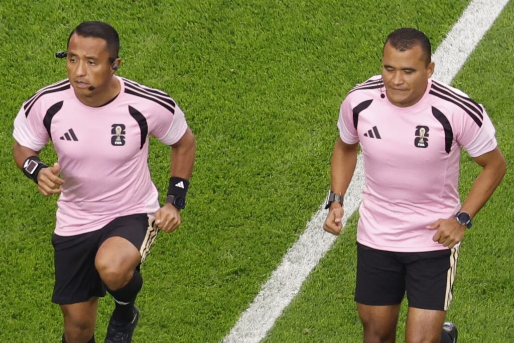 Reconocimiento histórico para árbitros salvadoreños Barton y Morán
