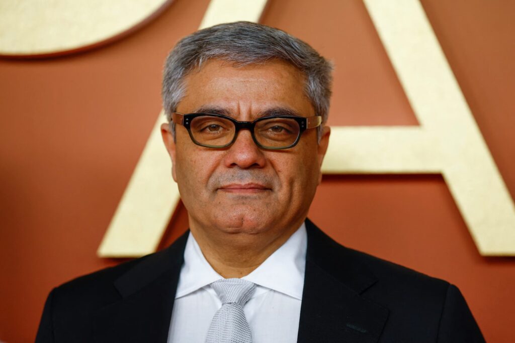 Cineasta iraní condenado a azotes recibe Premio de la Paz en Locarno