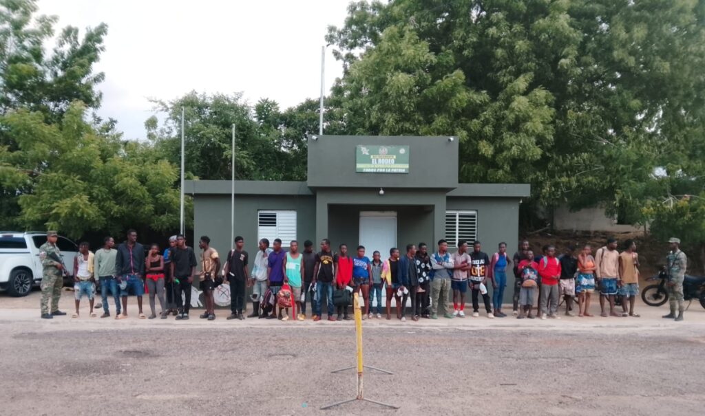 Ejército intercepta a 63 haitianos indocumentados durante operativos en Dajabón