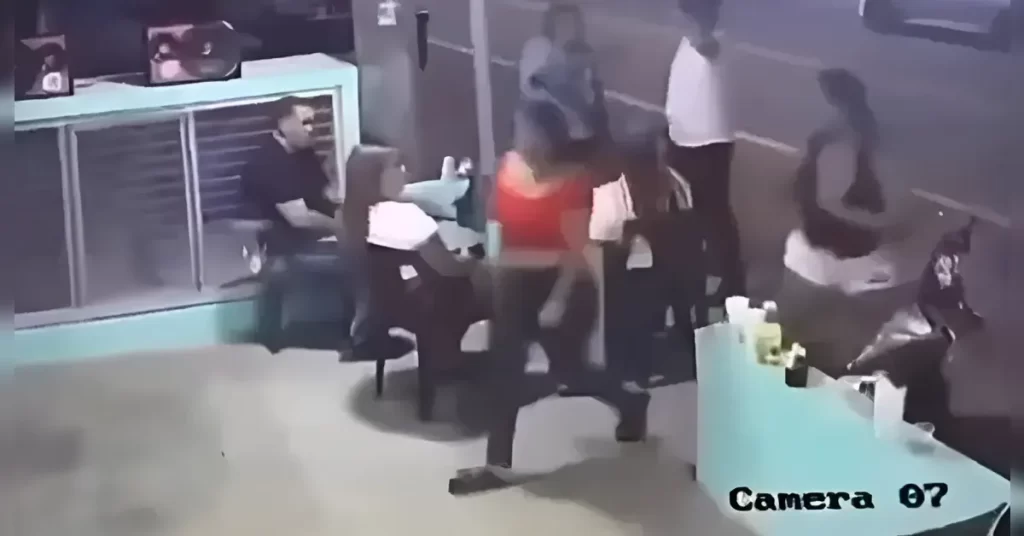 Cámara capta incidente entre mujeres en colmadón