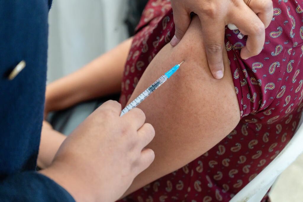 Guatemala: caen 80% casos semanales de sarampión, según ministro