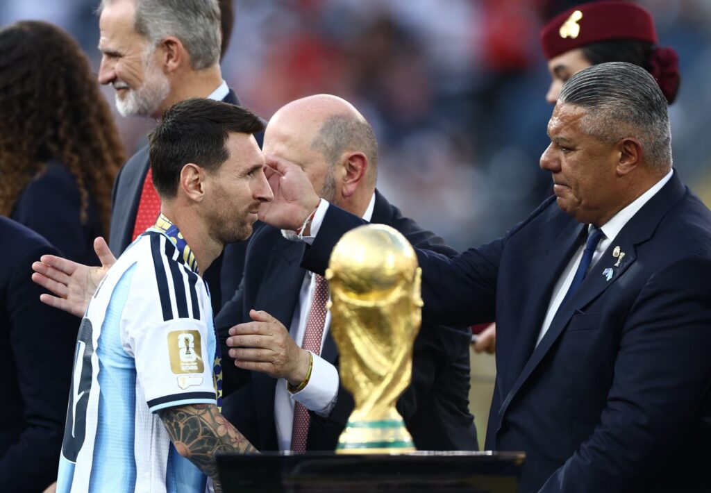 Chiqui Tapia rompió el silencio tras la derrota de Argentina: mensajes a Scaloni y Messi