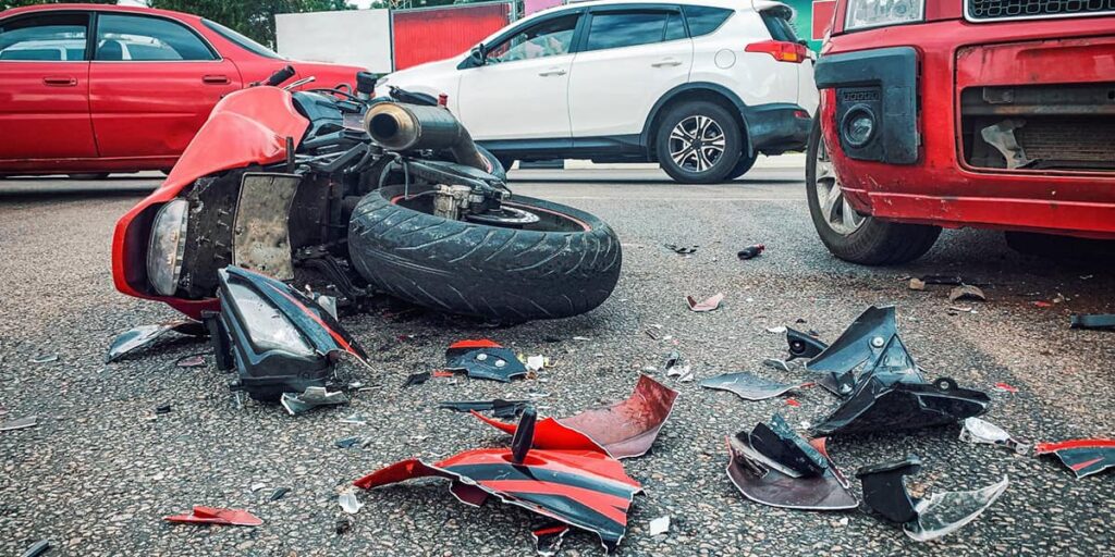 Motociclista muere tras accidente con camión en la Autopista Duarte