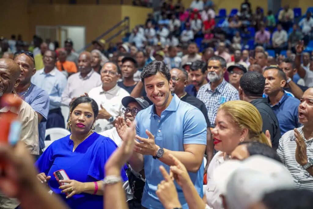 Raymond Rodríguez celebra por adelantado el Día de los Padres con más de 750 asistentes