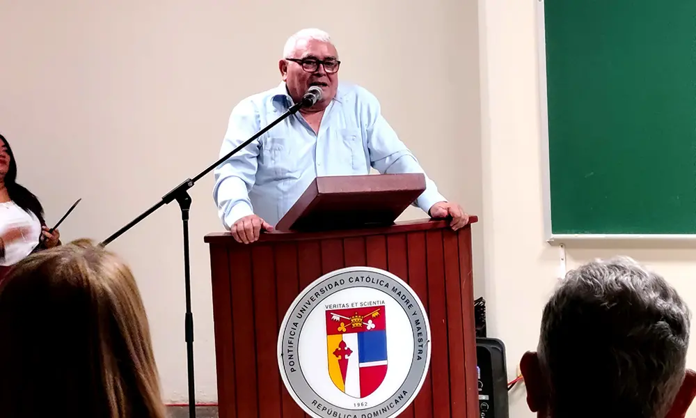 Santiago Almada: “Muchos de los conflictos que viven las mujeres para los hombres no existen”