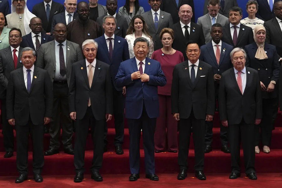 China lanza una organización internacional de gobernanza de la IA con 29 países