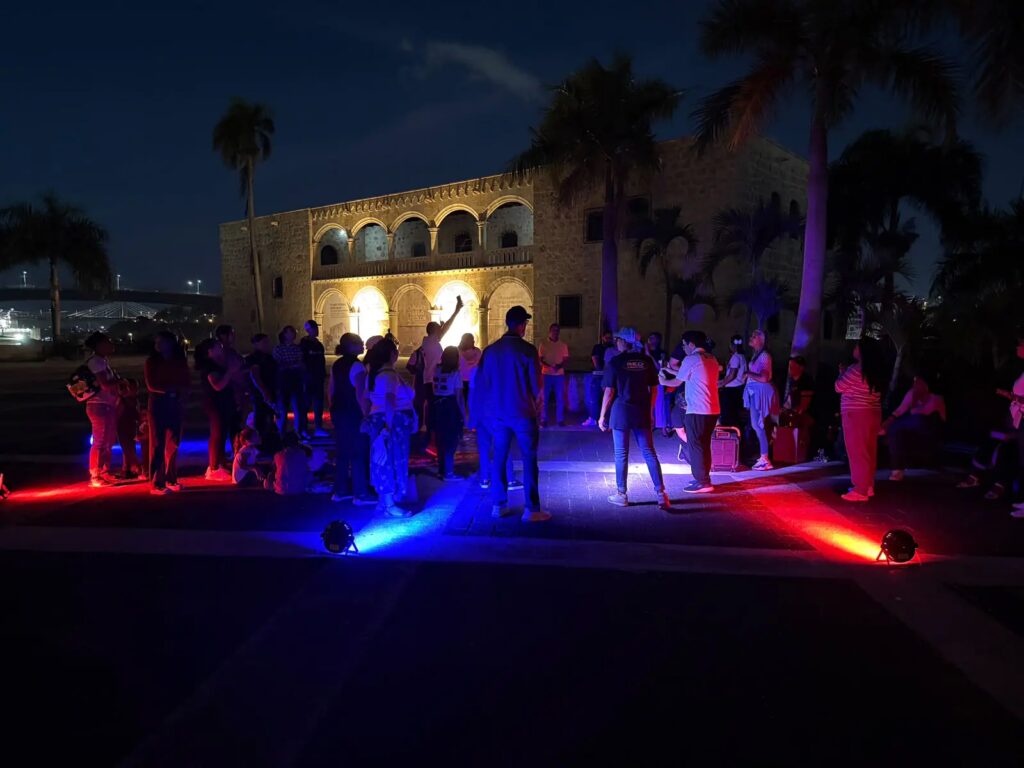 Cristianos realizan jornada de oración por República Dominicana en la Zona Colonial