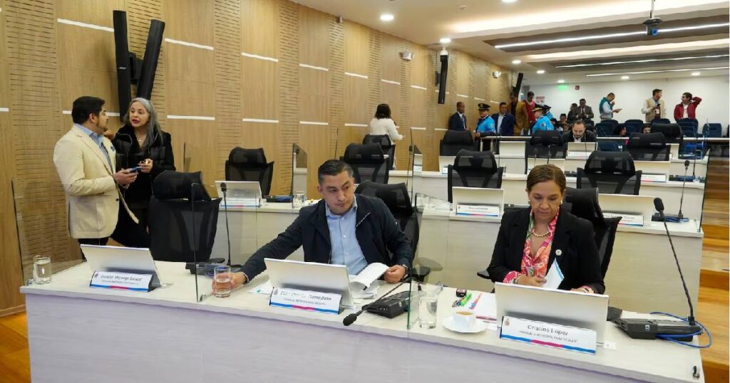 Concejo de Quito aprueba en primer debate ordenanza que contempla alza de pasajes