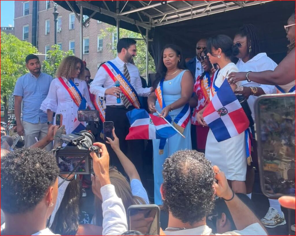 Alcalde de Nueva York participa en la Gran Parada Dominicana del Bronx junto a líderes de la diáspora