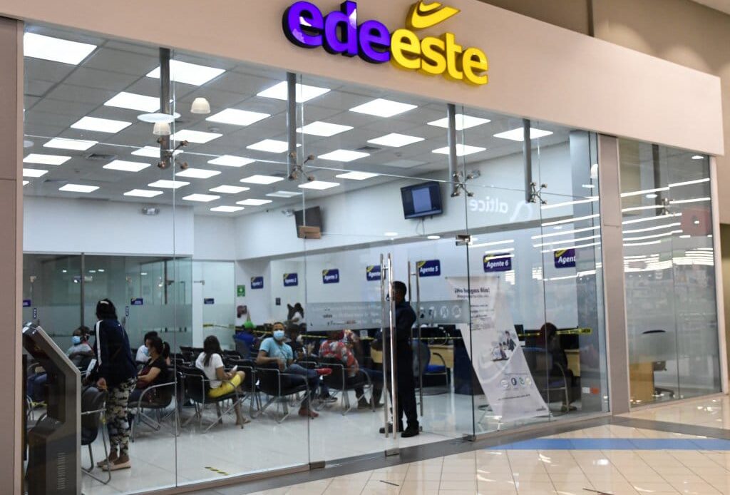 Edeeste indaga presunto chantaje financiero reportado por una usuaria