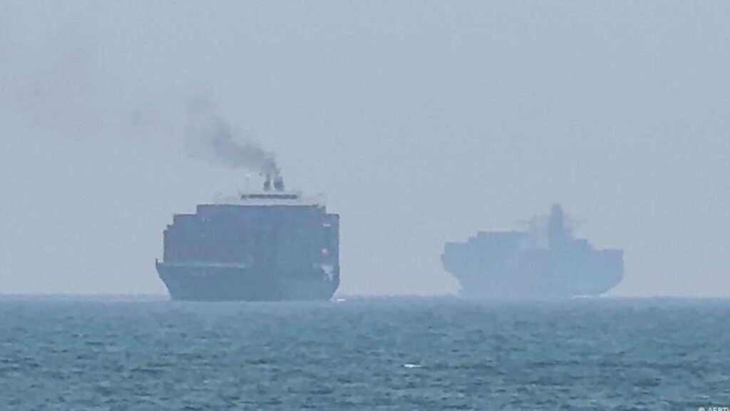Petrolero explota en el estrecho de Ormuz tras impactar con una supuesta mina marina