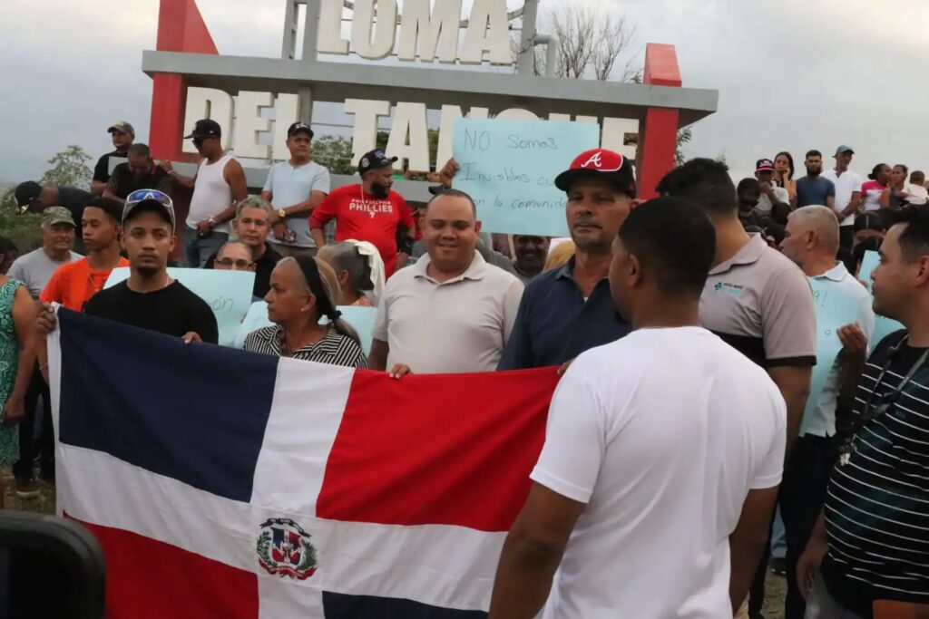 Comunidad de Loma del Tanque se moviliza para exigir la reconstrucción del tramo a Monción