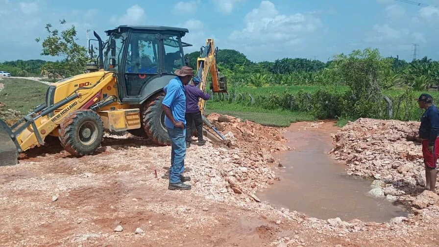 Rotura en tubería matriz de 48 pulgadas afecta el suministro de agua en Santo Domingo Este