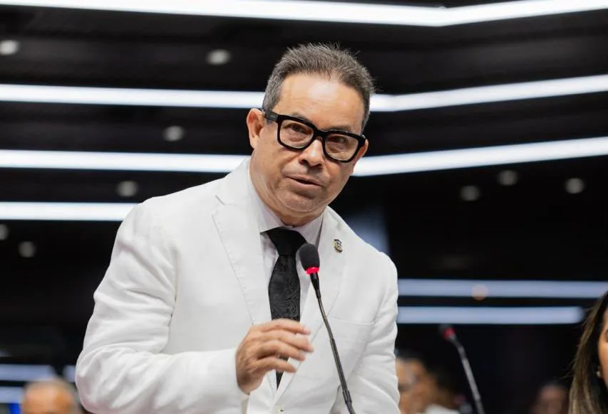 PRM reelige a Amado Díaz como vocero del Bloque de Diputados