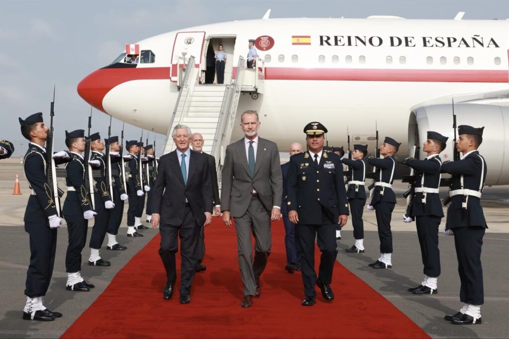 El Rey llega a Lima para asistir a la toma de posesión de Keiko Fujimori como presidenta de Perú