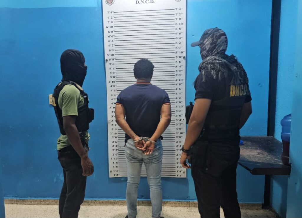 Capturan en La Romana a hombre vinculado al decomiso de 237 paquetes de cocaína en Santo Domingo